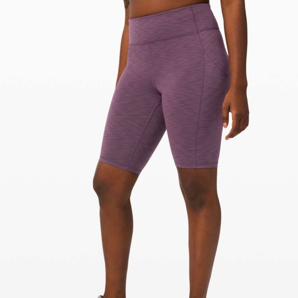 Lululemon Invigorate High-Rise Short 10"
Heathered Black Currant 6